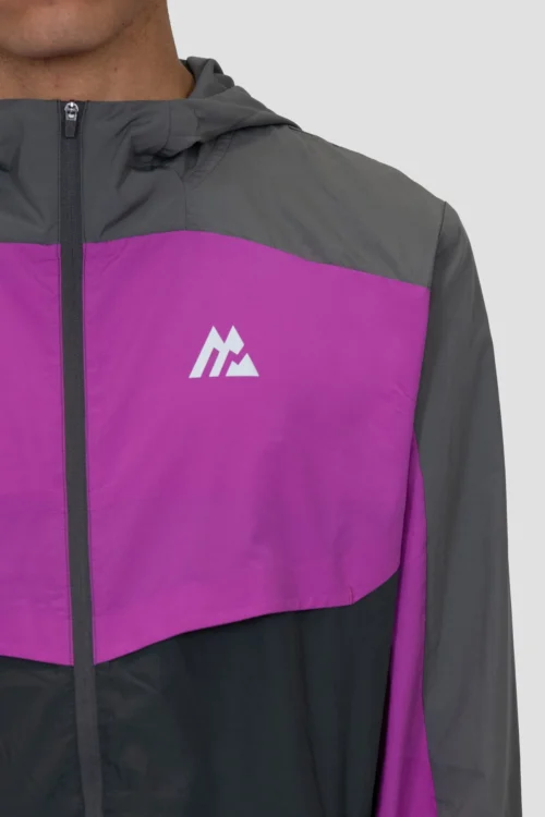 Breeze 2.0 Windbreaker - Cement Grey/Electric Purple/Asphalt -Urban Sport Wear Store BREEZE 2.0 WINDBREAKER CASTLEROCK PURPLE CACTUS FLOWER ASPHALT Logo close up inc Zip scaled
