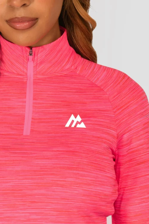 Women's Trail 2.0 1/4 Zip - Neon Pink/Red -Urban Sport Wear Store TRAIL 2.0 1 4 ZIP NEON PINK MAGENTA PINK PUNCH SHOCKING PINK FIESTA RED LOGO CLOSEUP scaled