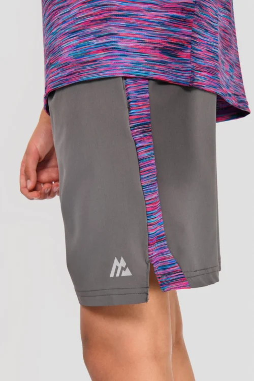 Junior Trail Panel Short - Dark Grey/Navy/Pink -Urban Sport Wear Store TRAIL PANEL SHORT CEMENT GREY MIDNIGHT BLUE SHOCKING PINK logo detail scaled